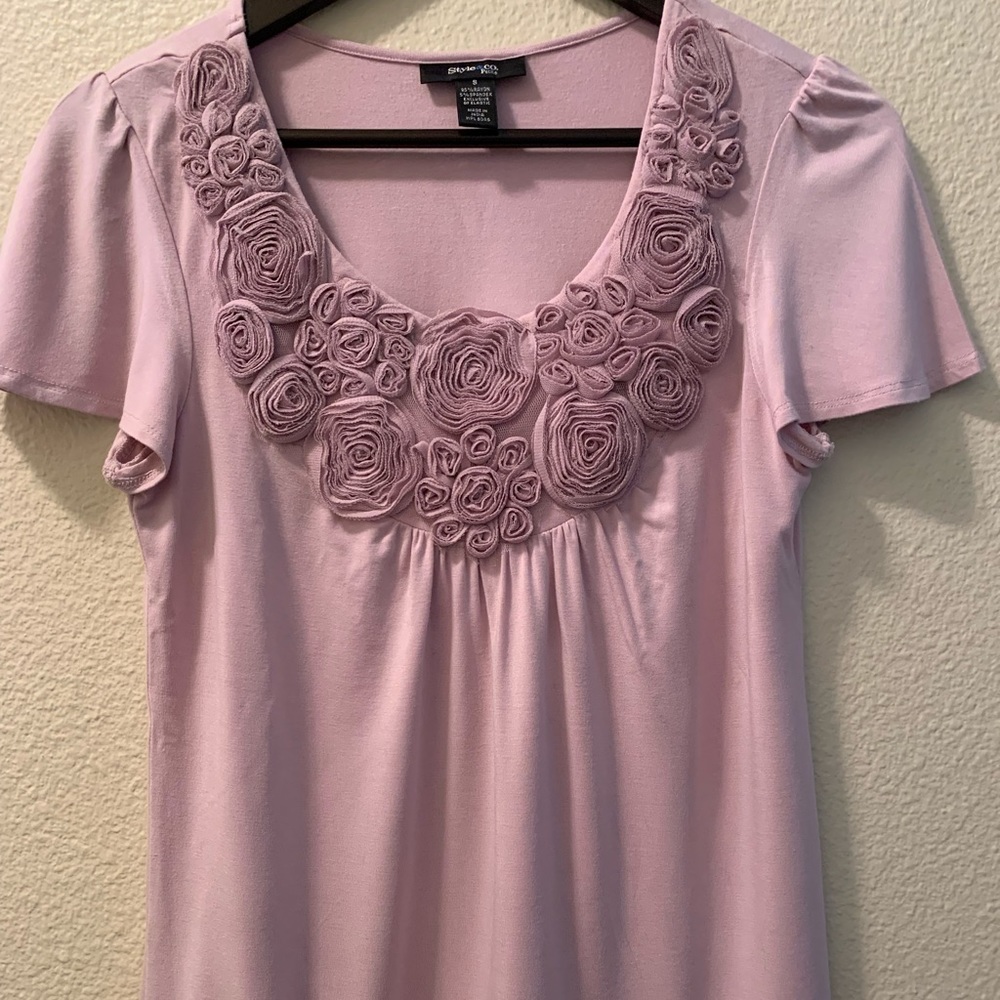 LAST CHANCE- EUC- Style & Co PS- mauve color top with flower design.
